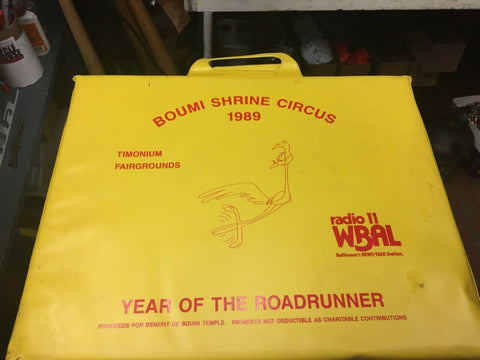 SET OF 2 VINTAGE BOUMI SHRINE CIRCUS 1989 YEAR OF THE ROADRUNNER STADIUM CUSHION