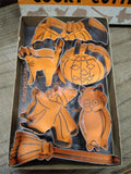 Vtg 6 Piece Tric or Treat Cooky Cookie Cutters Halloween Holiday Metal Orig Box!