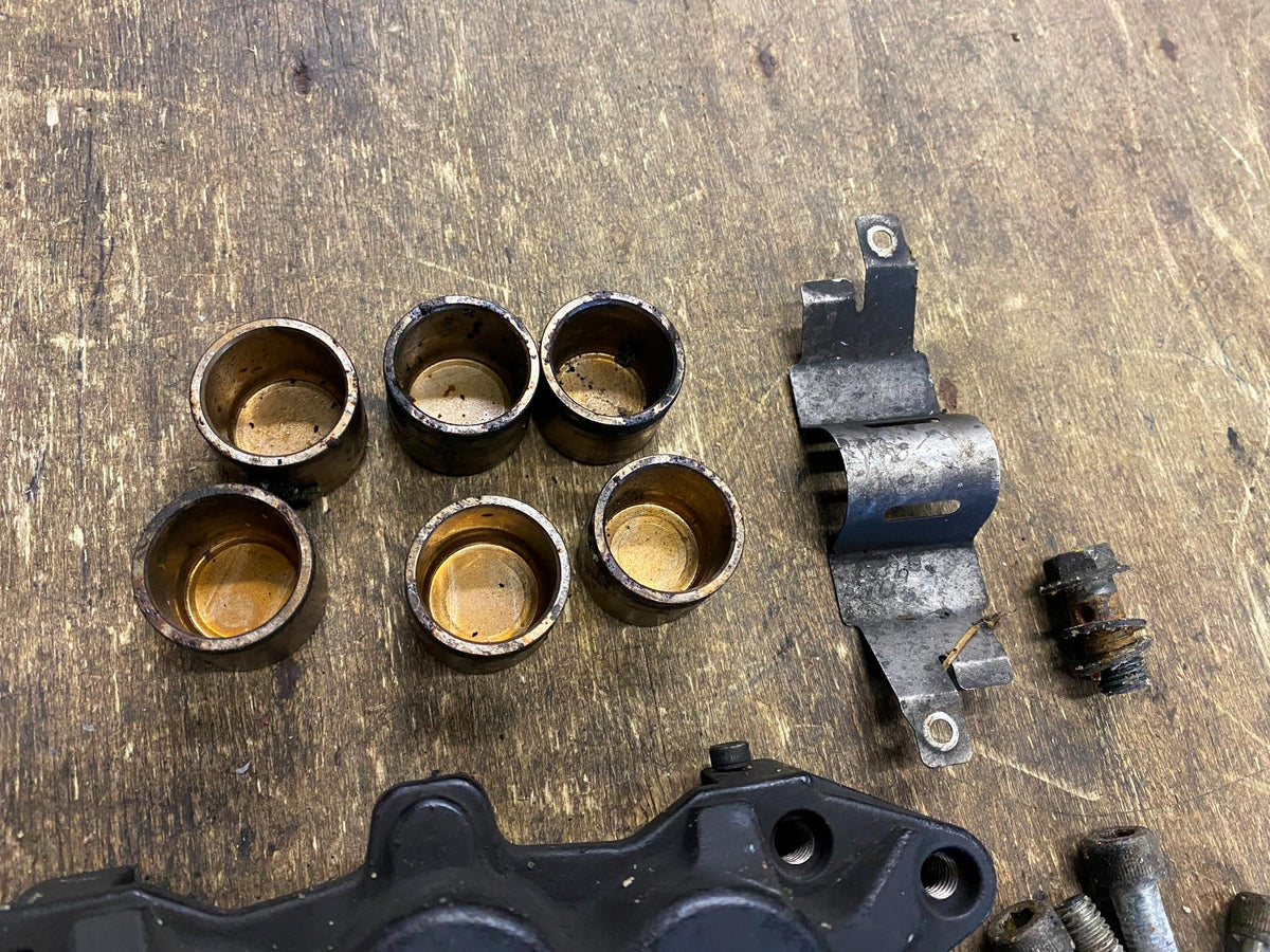 1995 GSXR750 Front brake Caliper Tokico 6 piston GSXR 750 1995 GSXR750 Front brake Caliper Tokico 6 piston GSXR 750