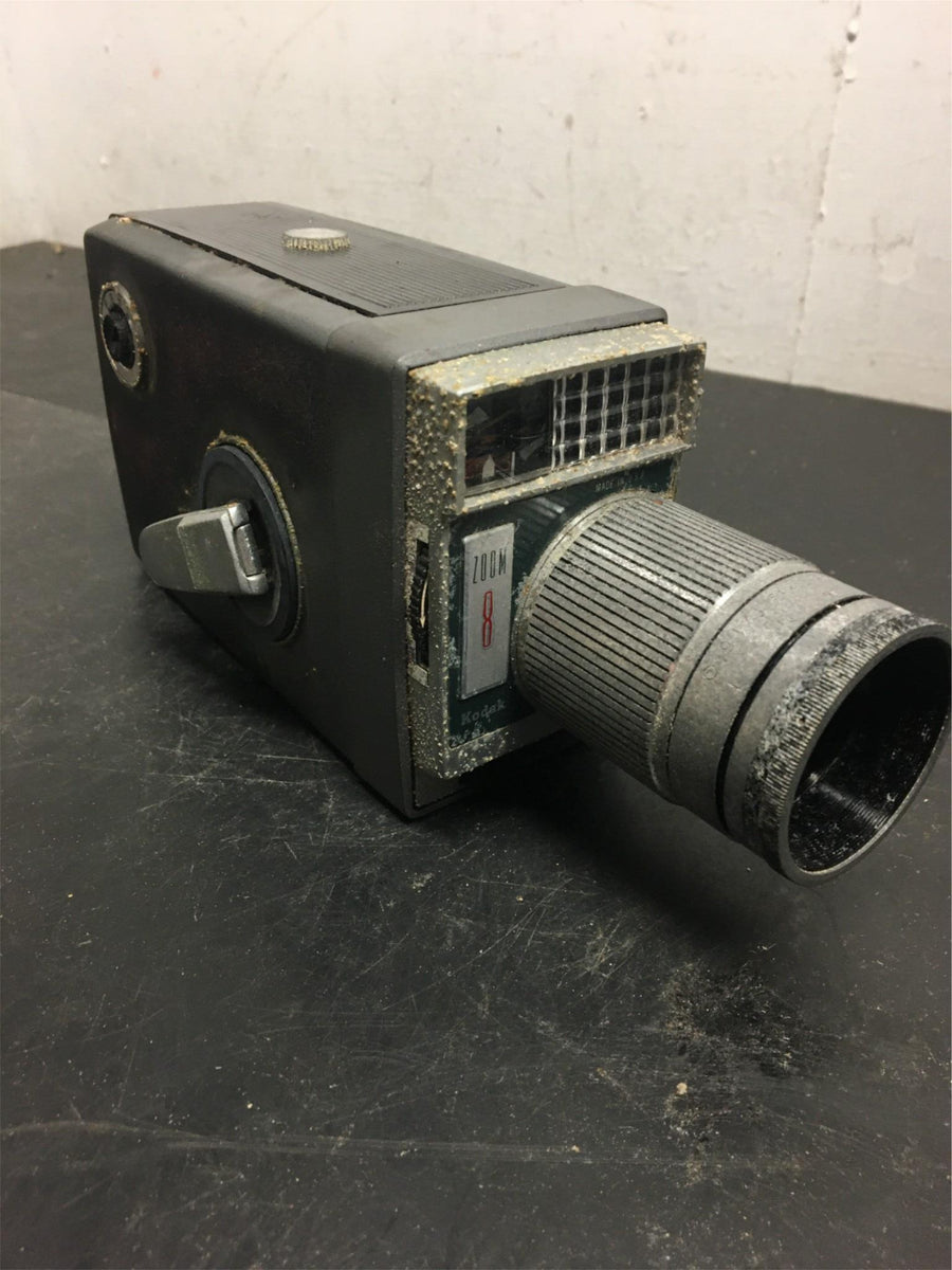 Vintage KODAK ZOOM 8 Automatic 8mm movie Camera and brown comes w