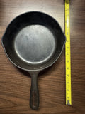 Unmarked vintage Wagner Ware cast iron skillet