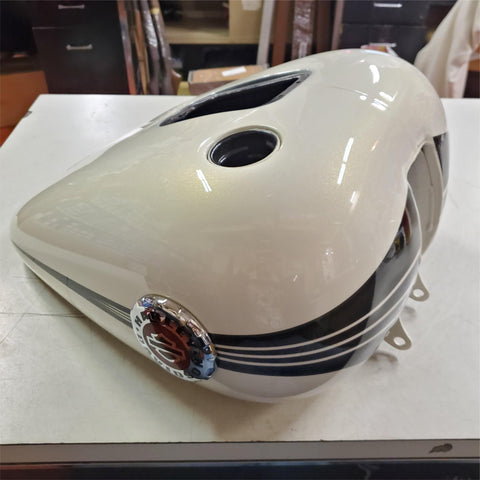 Harley Bonneville Salt Pearl Black Fuse???? BLACKLINE SOFTAIL BREAKOUT Fuel Tank