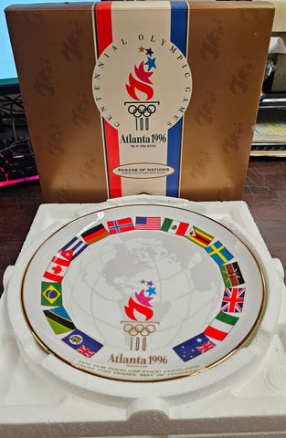 Hallmark 1996 Parade of Nations Flags 8" Porcelain Collectible Plate Home Décor