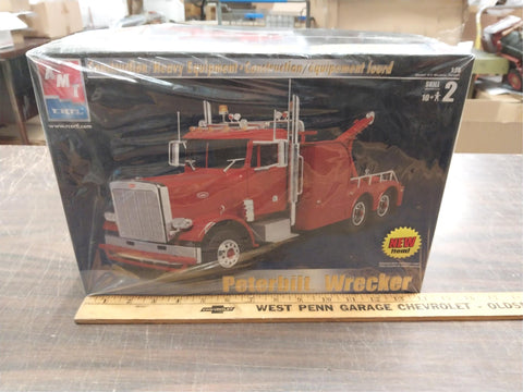 AMT ERTL Red Peterbilt Wrecker Truck Model 1:25 Scale Vintage Collectible