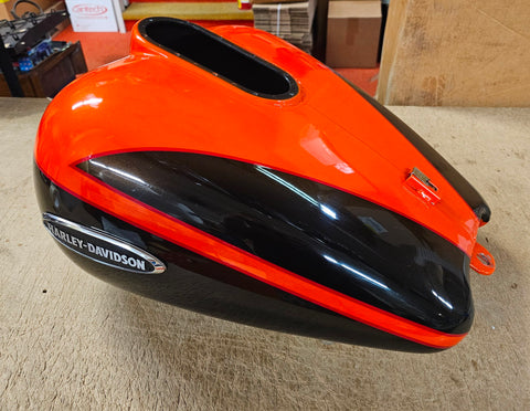 2007 Harley Flhtcuse2 Screamin Eagle Ultra CVO Electric orange Black Gas Tank