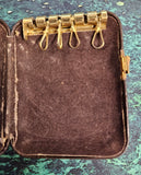 VINTAGE 1950'S BUXTON KEY-TAINER LADIES CLAMSHELL LEATHER KEY WALLET DARK BROWN