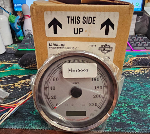 OEM Harley Davidson 5" KPH Silver Speedometer Guage Meter Fat Bob FXD 67204-09