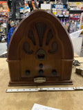 Nostalgic 1933 "cathedral style" tabletop replica radio Wood Antique Welbilt