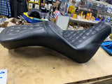 Saddlemen Roadsofa LS Step Seat Harley 18^ Heritage Softail Deluxe FLHC FLSL FLD