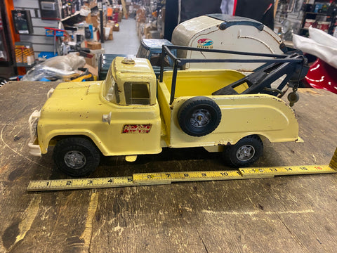 Vtg Buddy L Wrecker Tow Truck Press Steel Tin toy 1950's Yellow Spare tire