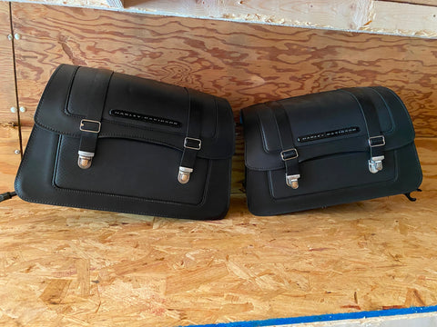 Detachables Saddlebags OEM Harley M8 Softail FLSL FXBB FXLR FXST 90201561A 2018^