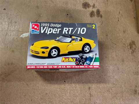 AMT ERTL Model Kits 1/25 Scale 1995 Dodge Viper RT/10 Plastic Plus Pack