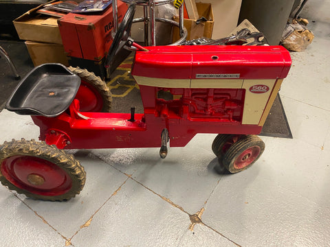 Farmall 560 Pedal Car Tractor Scale Models Iowa USA Cast Toy