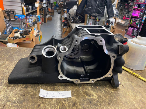 17-22 Harley FLH Street Road Ultra Glide King 6 speed Transmission Gear Case M8