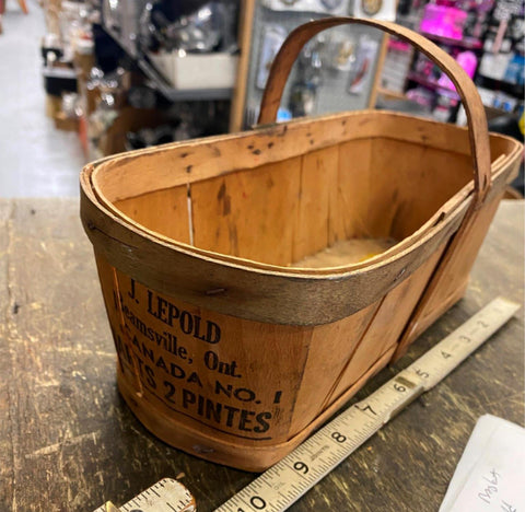 Vtg Little 2 pintes Fruit Basket Wood slat J Lepold Ontario Farm Antique Handle
