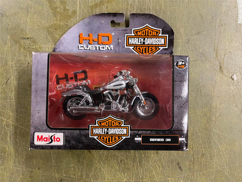 Maisto Harley Davidson Motorcycles 1/18 Scale Series 36 2009 FXDFSE CVO Fat Bob