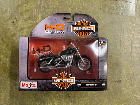 Maisto Harley Davidson Motorcycles 1/18 Scale Series 34 2006 Dyna Street Bob