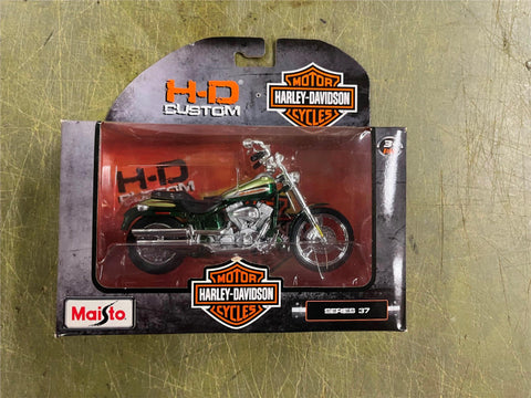 Maisto Harley Davidson Motorcycles 1/18 Scale Series 37 2004 FXSTDSE CVO