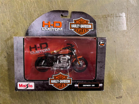 Maisto Harley Davidson Motorcycles 1/18 Scale Series 38 2007 XL 1200N Nightster