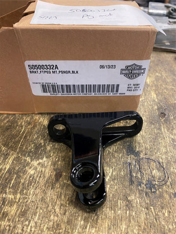OEM Harley Passenger Floorboard Mount Touring FLH GLIDE Ultra Classic Footpeg
