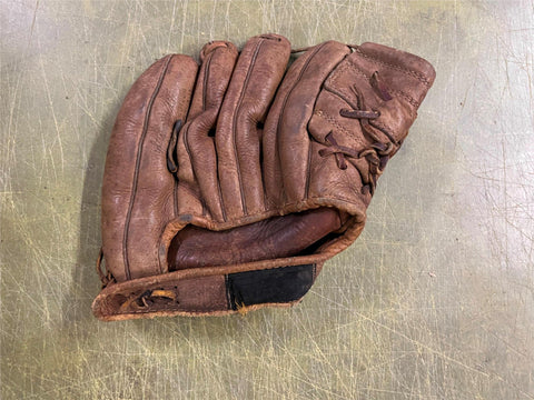 Vintage 1960s Made In USA Wilson A231 Right Handed Baseball Glove Mitt