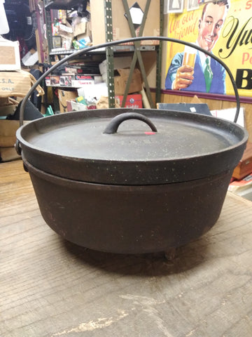 Vtg Cast Iron Texsport 8 Quart #12 Three Leg Dutch Oven Camping Cook Ware w/Lid