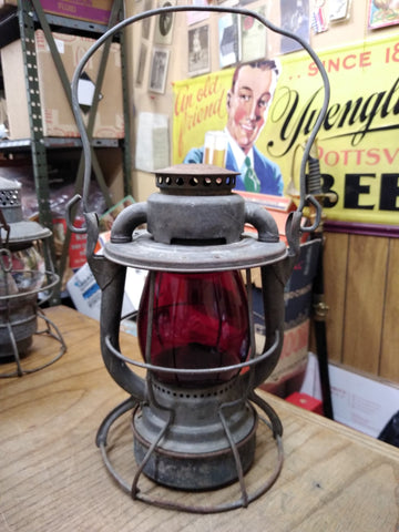 Vtg Dietz Vesta P.&L.E.R.R Railroad Cold Blast Kerosene Lantern Red Globe