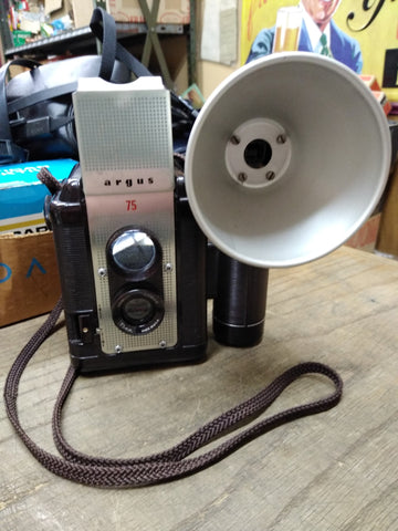 Vtg ARGUS 75 Film Camera with Flash Shutter Works 620 Film Bakelite Case Nice!