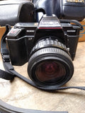 Vtg Minolta 5000 AF Maxxum 35mm SLR Film Camera 28 70mm lens Shutter Works