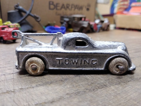 Vtg Barclay Towing Truck Wrecker Metal Slush Mold Toy Rubber Wheels 1930's