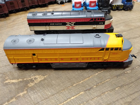 Vtg 2 Pc HO Scale AHM Diesel Locomotive Lot 1041 Union Pacific 370 New Haven
