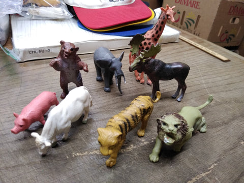 Vtg 8 Pc Zoo Farm Animal Plastic Toy Lot Lion Tiger Bear Moose Giraffe Cow Pig