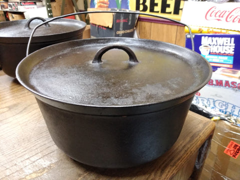 Vtg Griswold Cast Iron 310 Tite Top Dutch Oven #10 Flat Biscuit Lid 3 Leg #1