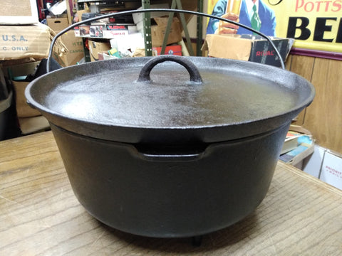 Vtg Griswold Cast Iron 310 Tite Top Dutch Oven #10 Flat Biscuit Lid 3 Leg #2