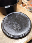 Vtg Griswold Cast Iron 310 Tite Top Dutch Oven #10 Flat Biscuit Lid 3 Leg #2