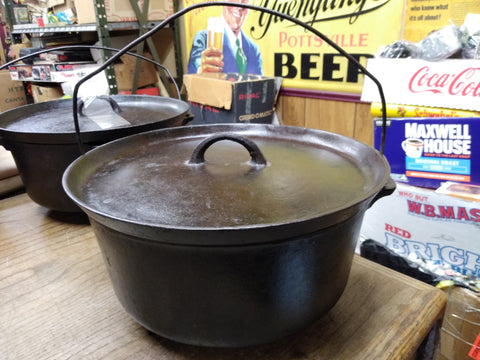Vtg Griswold Cast Iron 310-A Tite Top Dutch Oven #10 Flat Biscuit Lid 3 Leg #3