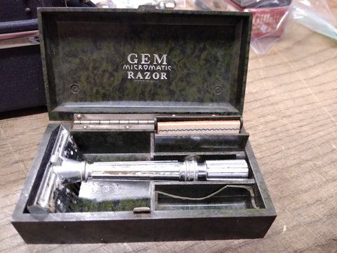 Vtg GEM Micromatic TTO Safety Razor with Bakelite Travel Box Made In The USA!