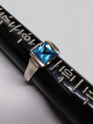 Vtg 925 Sterling Silver Faceted Blue Topaz Ring Size 9 Nice Condition!