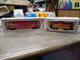 Vtg 2 Pc HO Bachmann Train Car Lot Triangle Box Car Union Pacific Caboose Boxes!