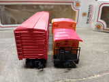 Vtg 2 Pc HO Bachmann Train Car Lot Triangle Box Car Union Pacific Caboose Boxes!