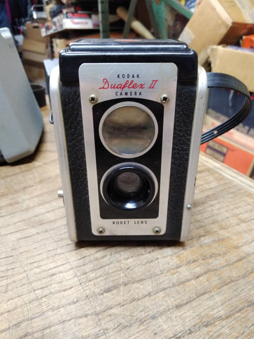 Vtg Kodak Duaflex II 620 Film Camera with Kodet Lens and Strap Shutter Works!