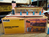Vtg HO and O Gauge Train Tyco Factory Plasticville Station Model Dynamics Tunnel