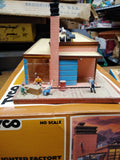Vtg HO and O Gauge Train Tyco Factory Plasticville Station Model Dynamics Tunnel