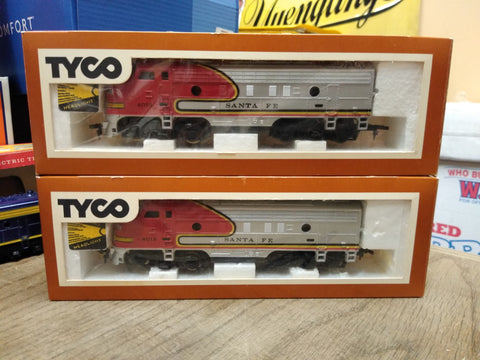 Vtg HO Scale 2 Pc Tyco Santa Fe 4015 Diesel Locomotive Train Lot Works/Non Works