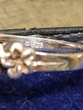Vtg Women's 925 Silver Ring 5 Flowers with Unknown Stone Size 5 Beautiful!