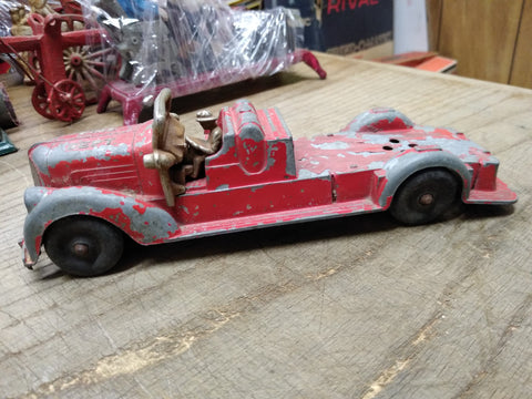 Vtg Die Cast Hubley Kiddie Toy #473 Fire Ladder Truck with Driver Made In USA!