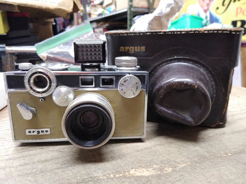 Vtg Argus Brick C3 Range Finder 35mm Camera 50mm f 3.5 Lens Shutter Works Case