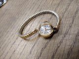 Vtg Ladies Caravelle Mechanical Gold Tone Wrist Watch 17 Jewels Silver Dial Runs