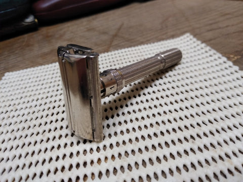 Vtg Gillette 1966 L4 Slim Adjustable TTO DE Safety Razor in Good Shape!