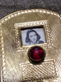 Vtg Gold Tone Brooch Pin Jewelry With Red Stone and Rotating 5 Photograph Window